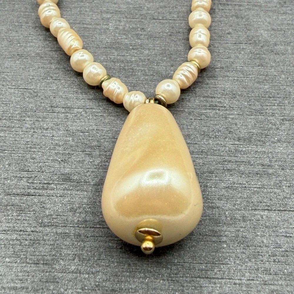 Baroque Style Pearl Necklace Cream Teardrop Pendant Gold Tone Clasp Jewelry